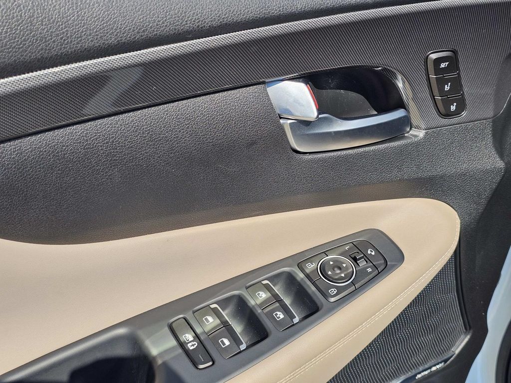Used 2022 Hyundai Santa Fe Limited FWD image 19