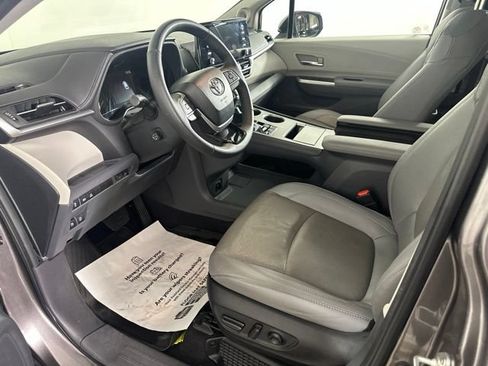 Used 2023 Toyota Sienna Limited AWD/4WD image 18