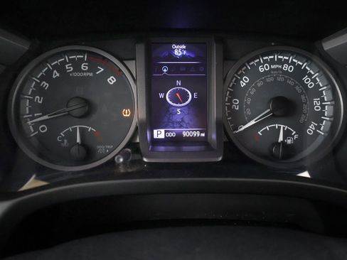 Used 2017 Toyota Tacoma TRD Sport w/ Premium & Technology Package AWD/4WD image 27
