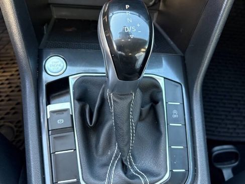 Used 2022 Volkswagen Tiguan SE image 22