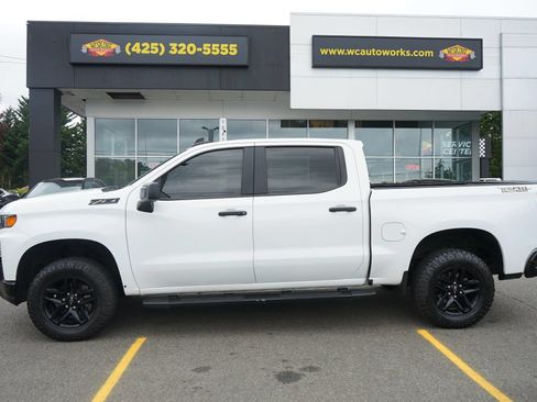 Used 2019 Chevrolet Silverado 1500 Custom Trail Boss w/ Custom Convenience Package AWD/4WD image 2
