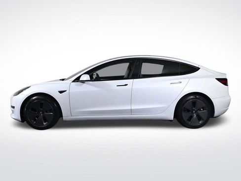 Used 2023 Tesla Model 3 Standard Range image 2