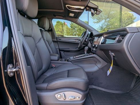 Certified 2025 Porsche Macan image 24