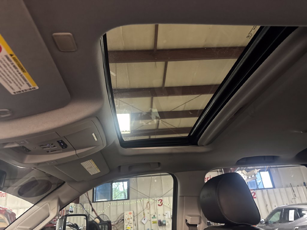 Used 2018 GMC Sierra 2500 Denali w/ Duramax Plus Package AWD/4WD image 13