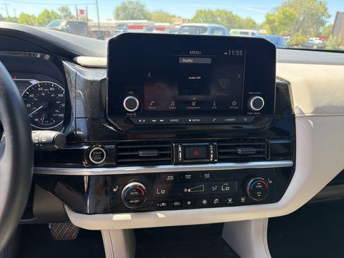 Used 2023 Nissan Pathfinder SV w/ SV Premium Package AWD/4WD image 10