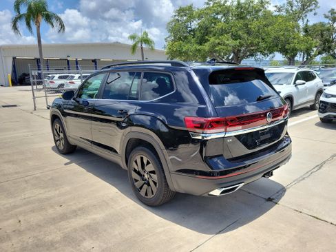 New 2026 Volkswagen Atlas SE FWD image 6