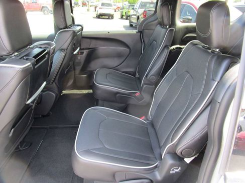 New 2026 Chrysler Pacifica Limited w/ Uconnect Theater Family Group AWD/4WD image 23