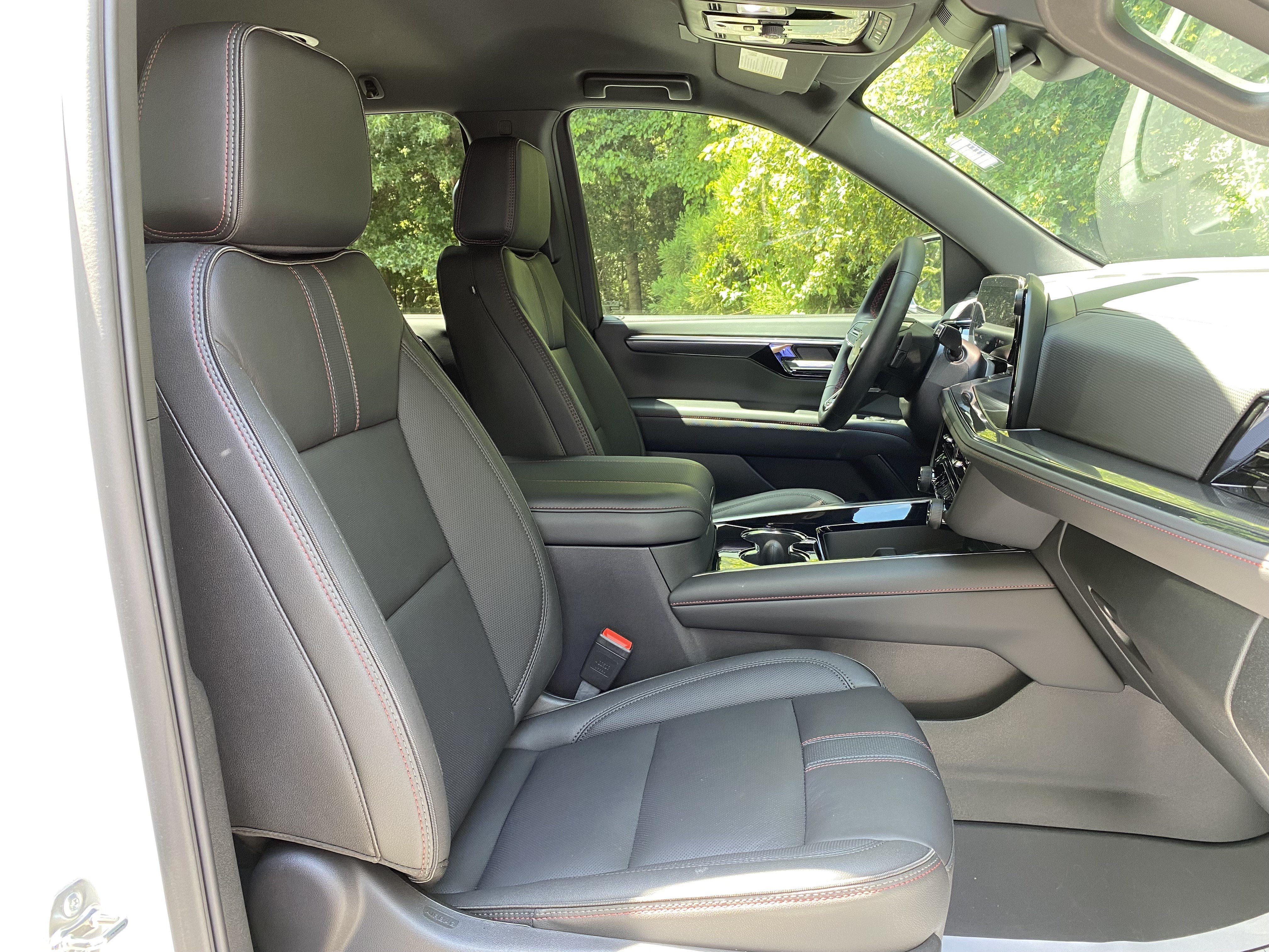 Used 2026 Chevrolet Tahoe RST w/ Comfort Package AWD/4WD image 34