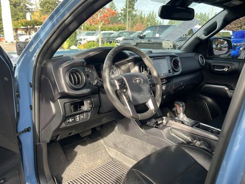 Used 2019 Toyota Tacoma TRD Off-Road image 11