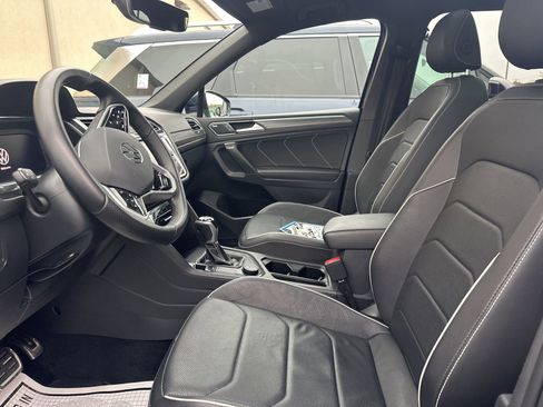 Certified 2022 Volkswagen Tiguan SEL R-Line image 13