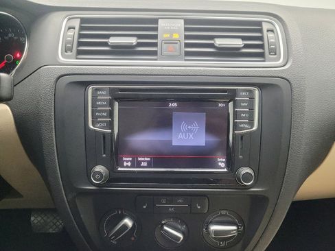 Used 2017 Volkswagen Jetta SE FWD image 25