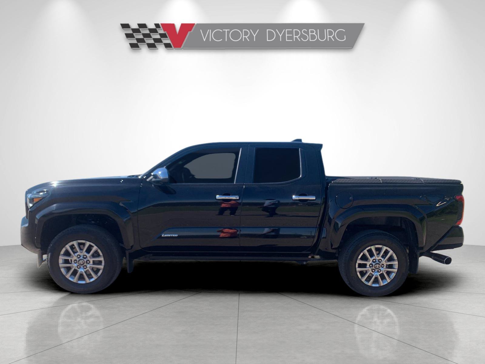 Used 2024 Toyota Tacoma Limited w/ Limited Package (LT) AWD/4WD image 7