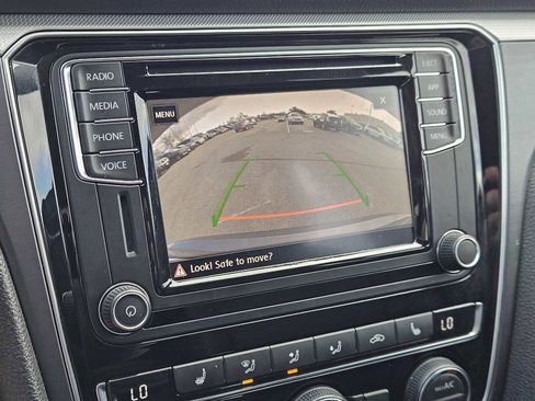 Used 2018 Volkswagen Passat 2.0T R-Line w/ R-Line Lighting Package image 18