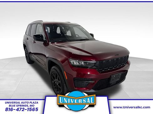 Used 2025 Jeep Grand Cherokee Altitude AWD/4WD image 1