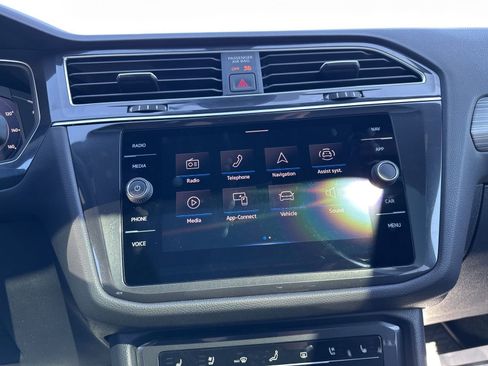 Certified 2022 Volkswagen Tiguan SEL R-Line image 63