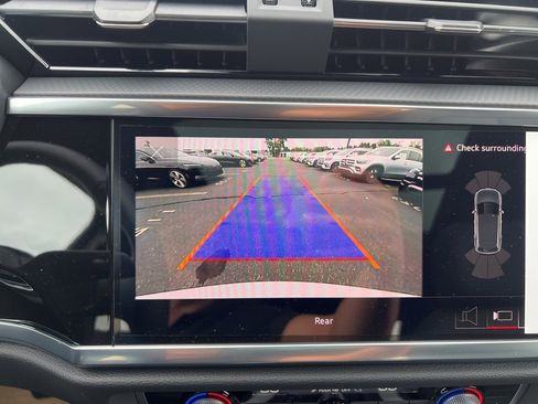 New 2025 Audi Q3 2.0T Premium image 30