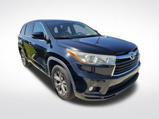 Used 2016 Toyota Highlander Plus FWD video 1
