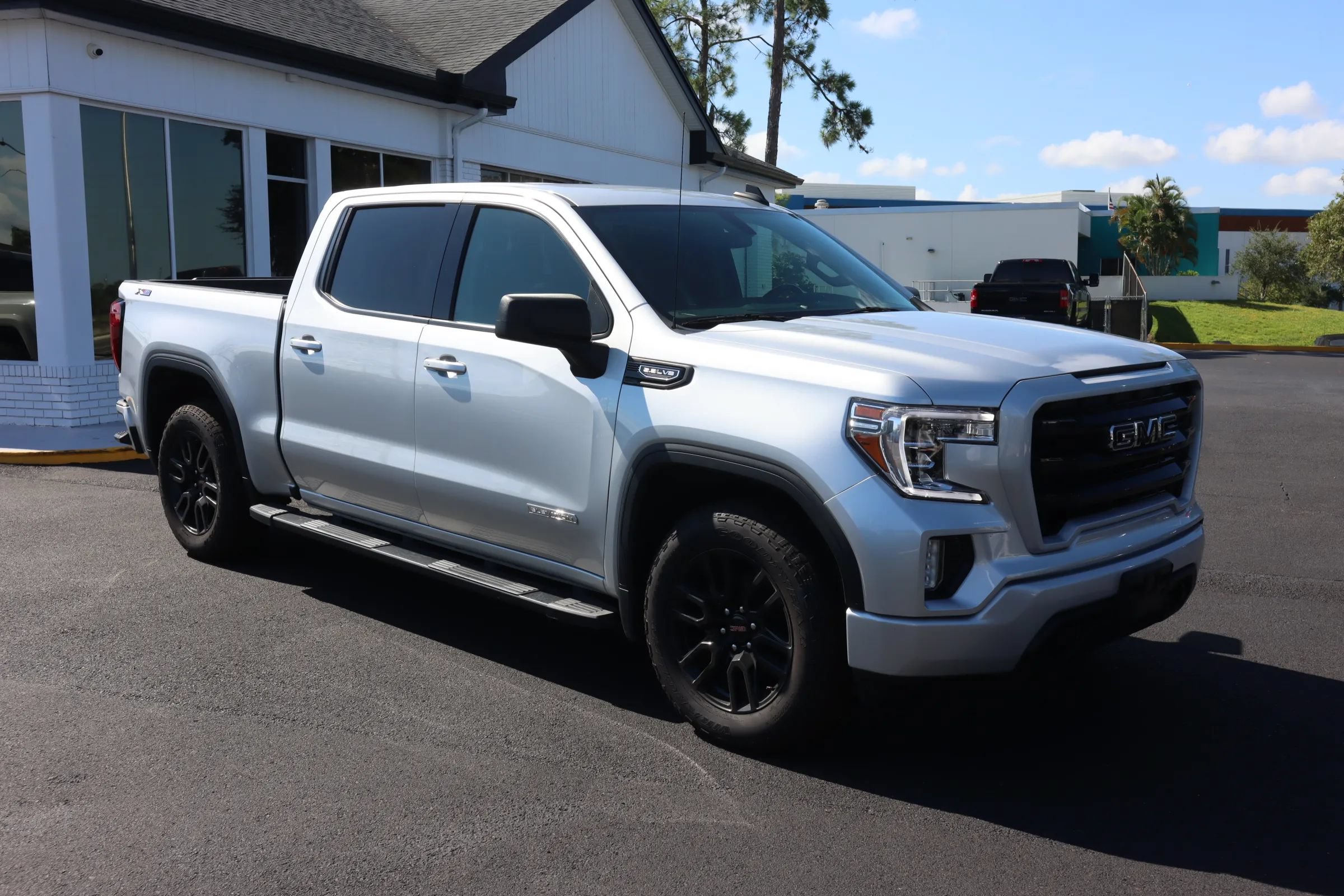 Used 2021 GMC Sierra 1500 Elevation w/ Preferred Package AWD/4WD image 1