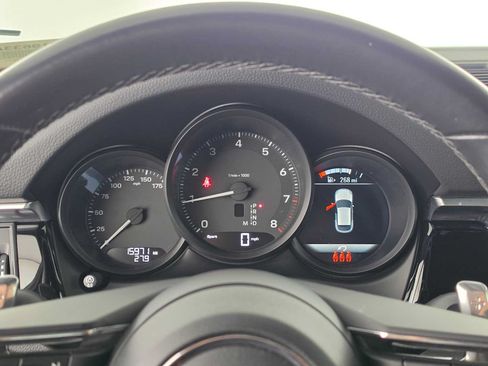 Used 2024 Porsche Macan AWD/4WD image 23