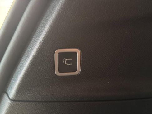 New 2026 Chrysler Pacifica Limited image 9