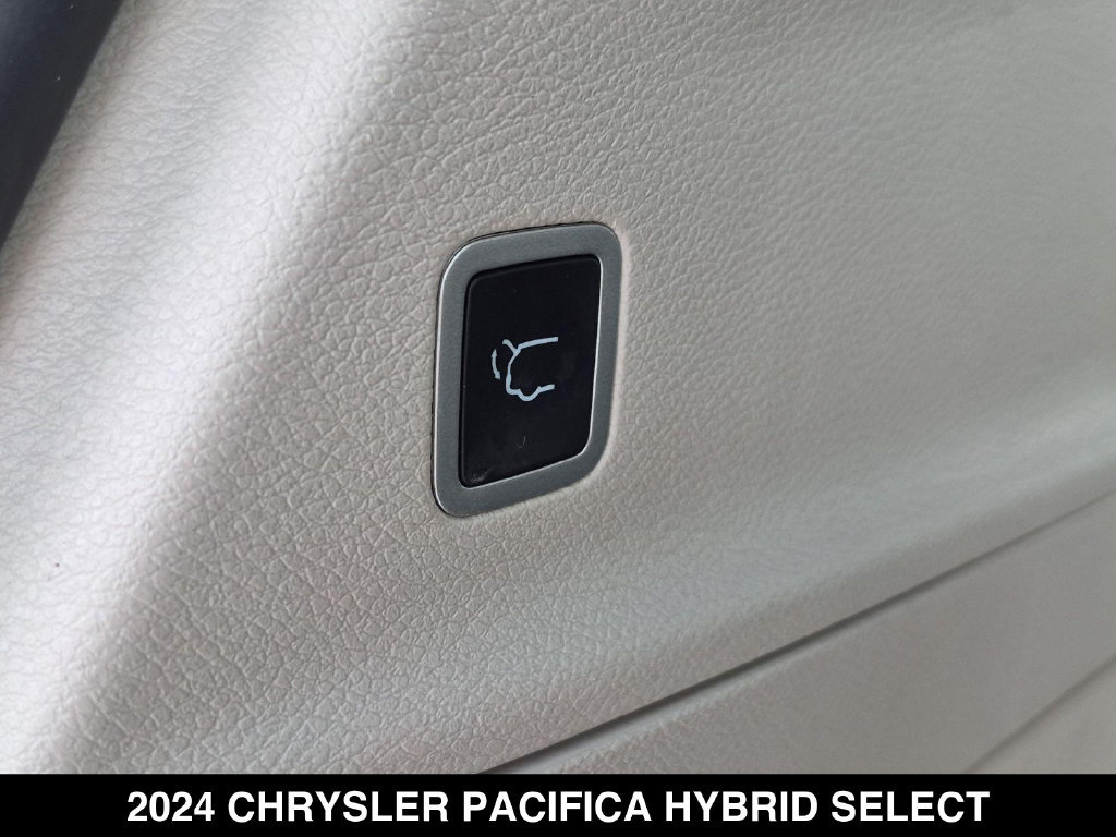 Used 2024 Chrysler Pacifica Limited FWD image 25