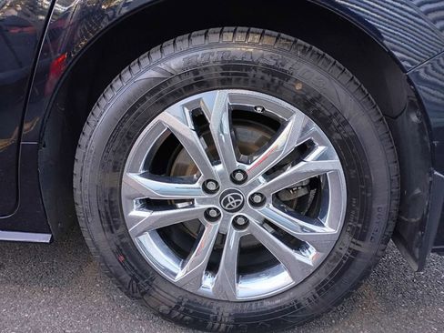 Used 2022 Toyota Sienna XSE image 24