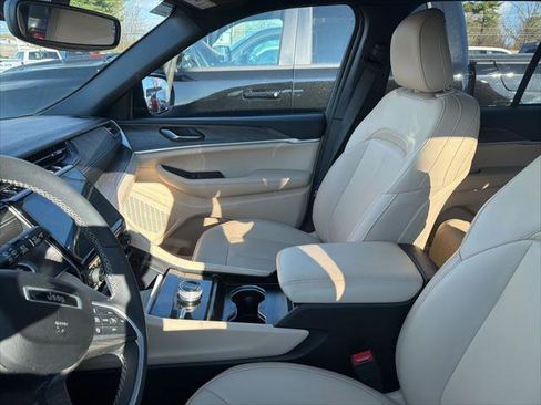 Certified 2024 Jeep Grand Cherokee Limited image 10