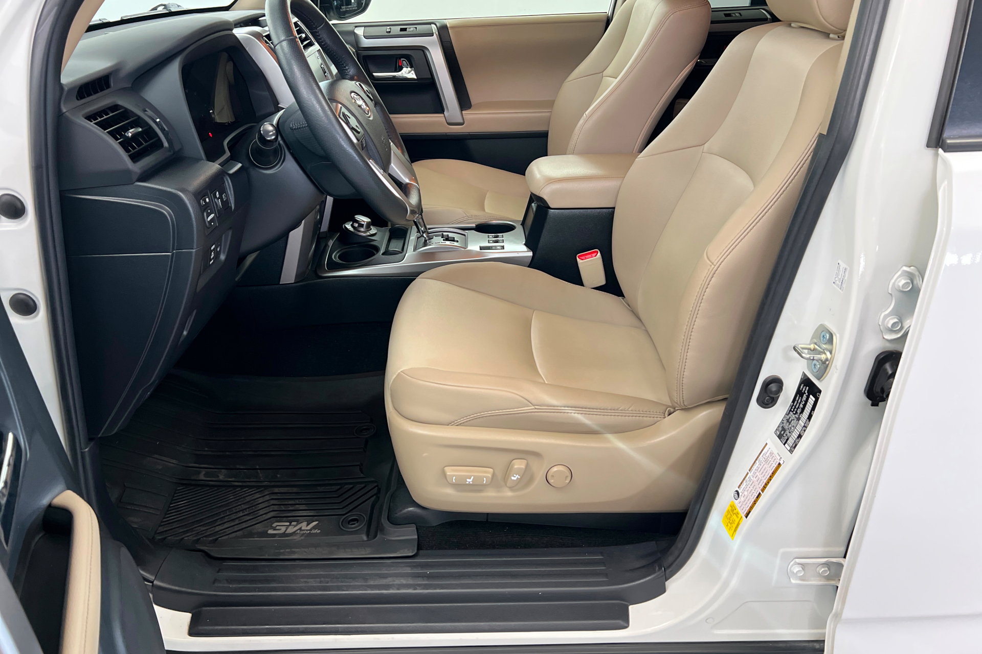 Used 2022 Toyota 4Runner SR5 Premium AWD/4WD image 18