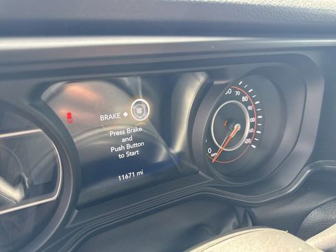 Used 2024 Jeep Gladiator Sport AWD/4WD image 13