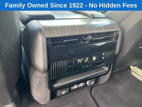 Certified 2024 Jeep Wagoneer L Series II w/ Flexible Seating Group AWD/4WD image 25