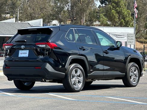 Used 2025 Toyota RAV4 LE AWD/4WD image 5