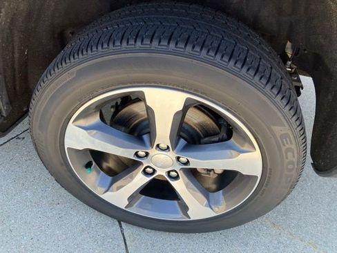 Certified 2023 Jeep Grand Cherokee L Limited image 28