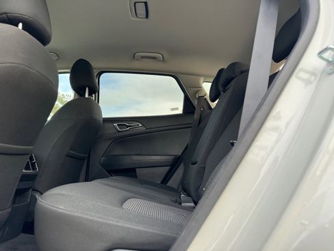 Used 2024 Kia Sportage LX image 17