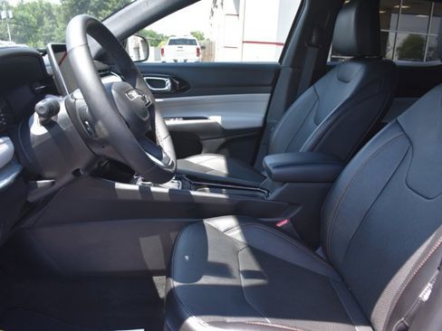 Used 2023 Jeep Compass Limited AWD/4WD image 15