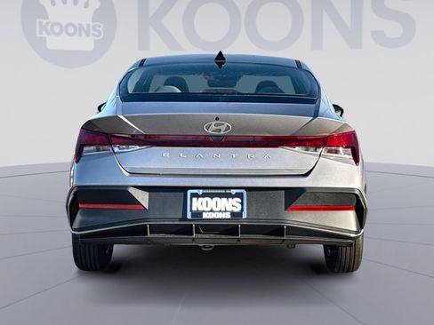 New 2026 Hyundai Elantra SE image 5