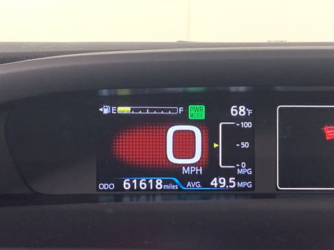 Used 2021 Toyota Prius LE image 24