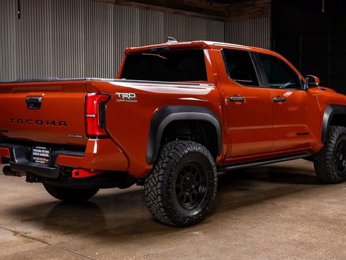Used 2025 Toyota Tacoma TRD Off-Road image 10
