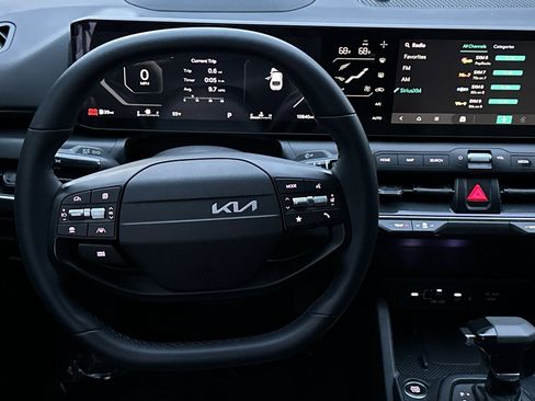 Used 2025 Kia K4 EX image 11