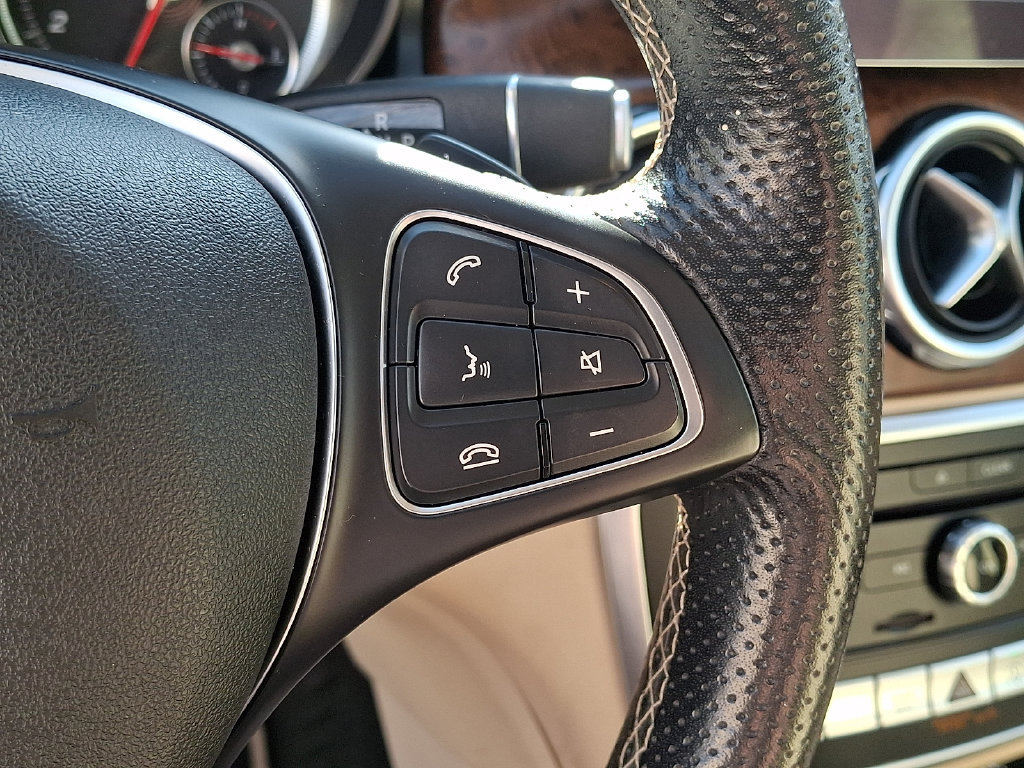 Used 2020 Mercedes-Benz GLA 250 4MATIC w/ Premium Package image 22