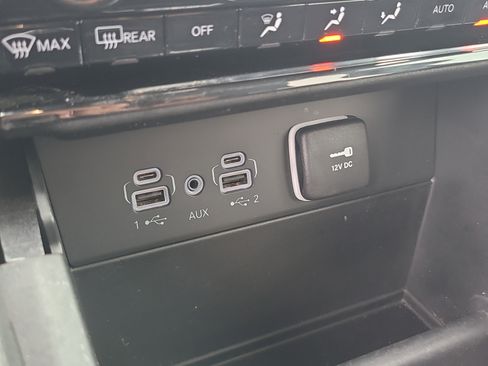 Used 2024 Jeep Grand Cherokee Laredo image 23