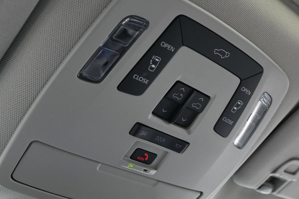 Used 2025 Toyota Sienna XLE w/ XLE Plus Package FWD image 25