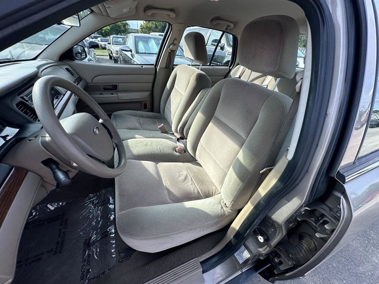 Used 2005 Ford Crown Victoria RWD image 10