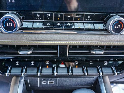 Used 2023 Chevrolet Colorado ZR2 image 37