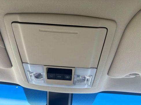 Used 2013 Lincoln MKS AWD image 36