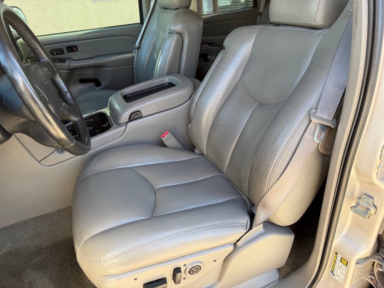 Used 2004 Chevrolet Tahoe Z71 w/ Z71 Preferred Equipment Group AWD/4WD image 12