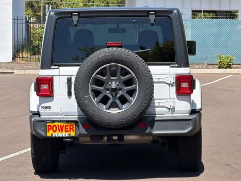 Used 2016 Jeep Wrangler Unlimited Sahara w/ Connectivity Group AWD/4WD image 5
