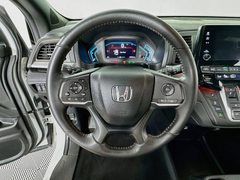 Used 2024 Honda Odyssey Sport image 13