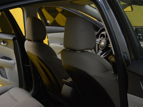 Used 2019 Kia Forte LXS image 64