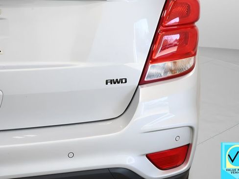 Used 2020 Chevrolet Trax LT w/ Sun & Sound Package image 34