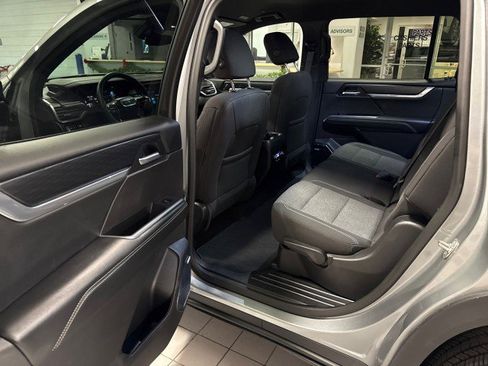 Used 2025 GMC Acadia Elevation image 23